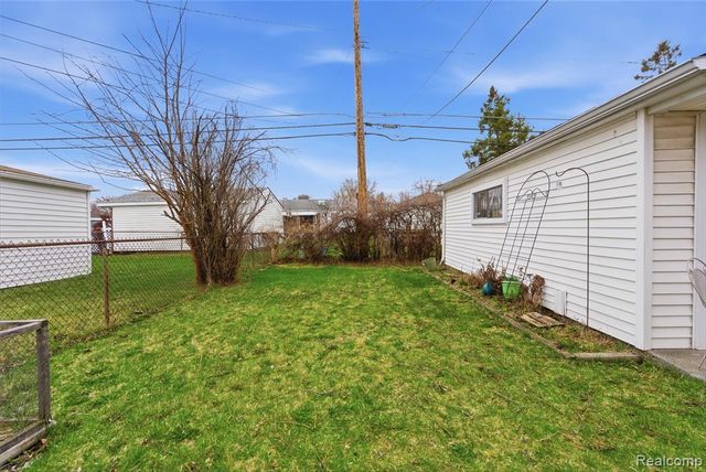 8164 Gerald Avenue, Warren, MI 48093