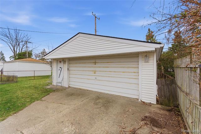 8164 Gerald Avenue, Warren, MI 48093