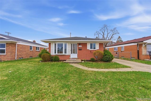 8164 Gerald Avenue, Warren, MI 48093