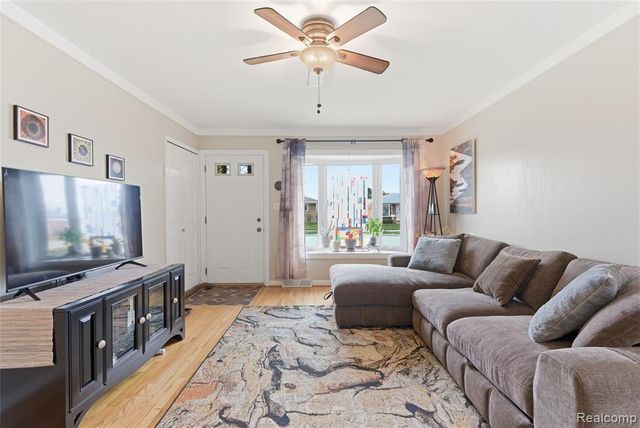 8164 Gerald Avenue, Warren, MI 48093