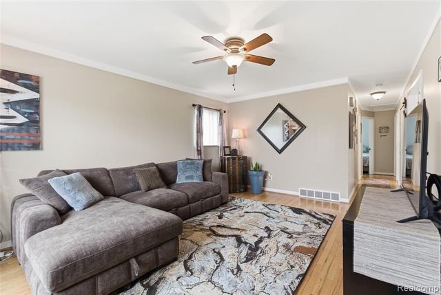 8164 Gerald Avenue, Warren, MI 48093