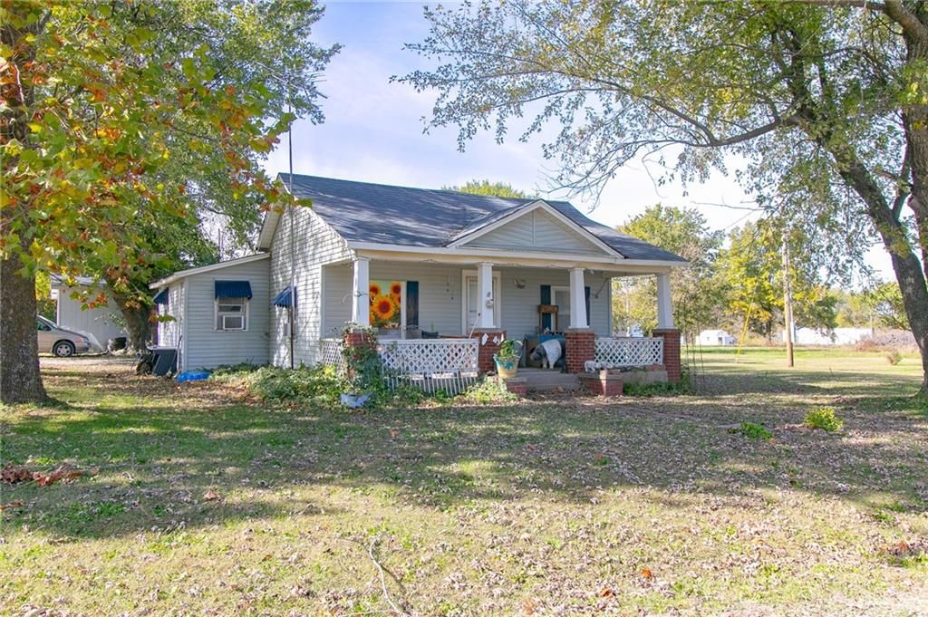 812 SW 1411th Road, Holden, MO 64040