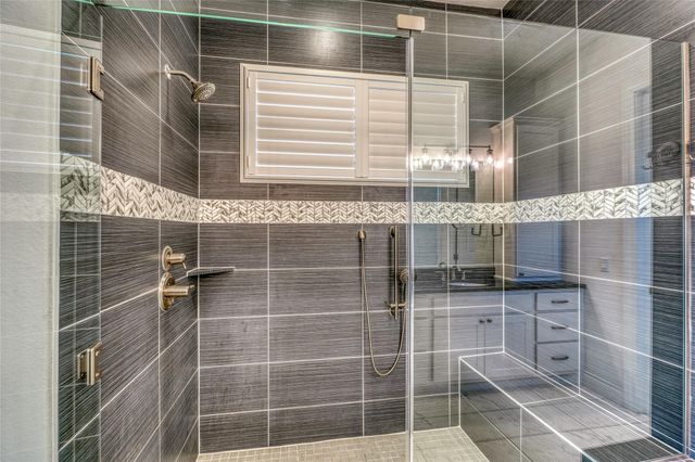 110 Rivalto DR, Horseshoe Bay, TX 78657