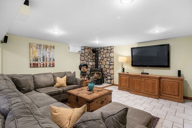 7 Patti Rd, Beverly, MA 01915