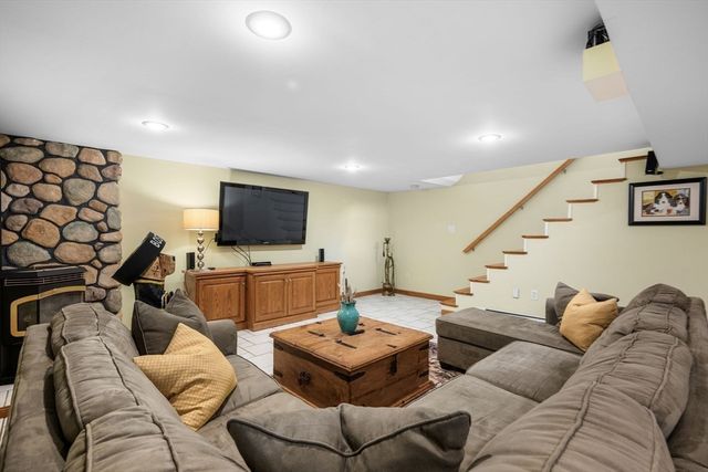 7 Patti Rd, Beverly, MA 01915