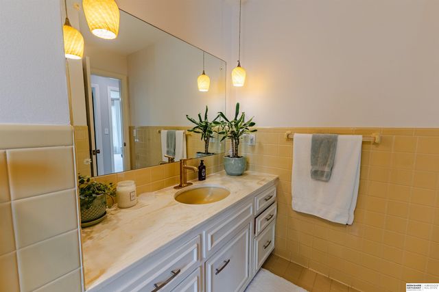 12906 Pacific Street, Omaha, NE 68154