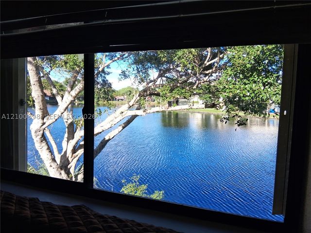 108 Wimbledon Lake Dr, Plantation, FL 33324
