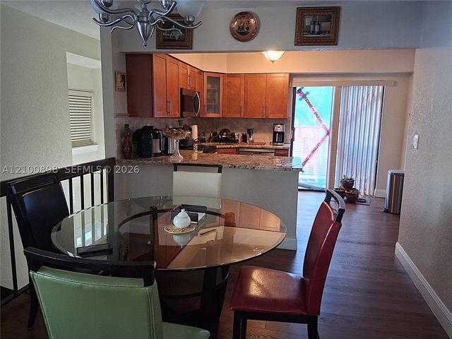 108 Wimbledon Lake Dr, Plantation, FL 33324