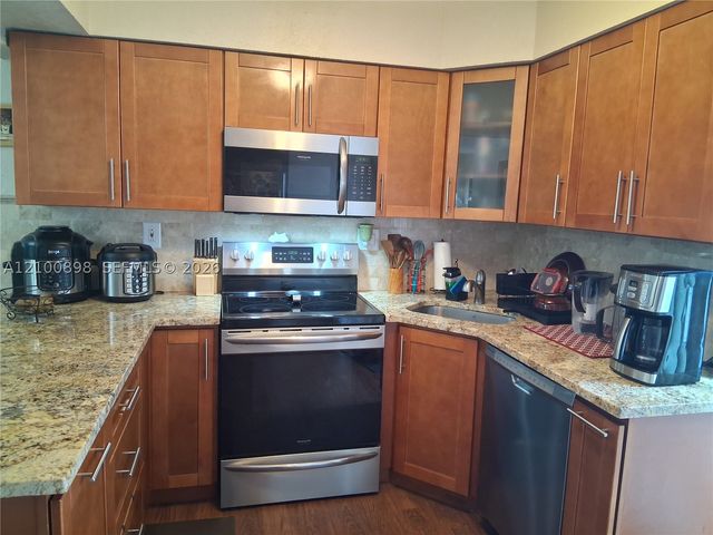 108 Wimbledon Lake Dr, Plantation, FL 33324