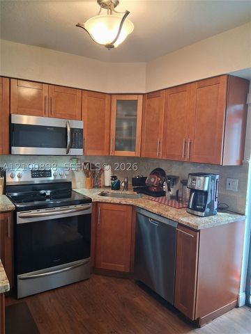 108 Wimbledon Lake Dr, Plantation, FL 33324