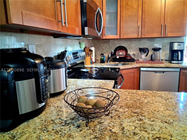 108 Wimbledon Lake Dr, Plantation, FL 33324