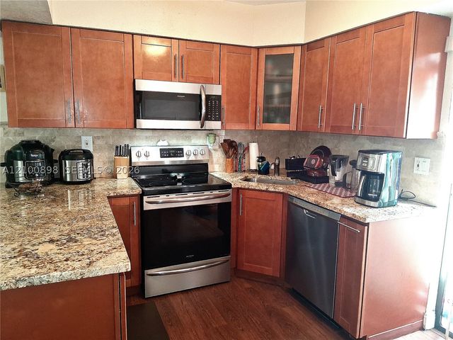 108 Wimbledon Lake Dr, Plantation, FL 33324