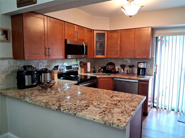 108 Wimbledon Lake Dr, Plantation, FL 33324