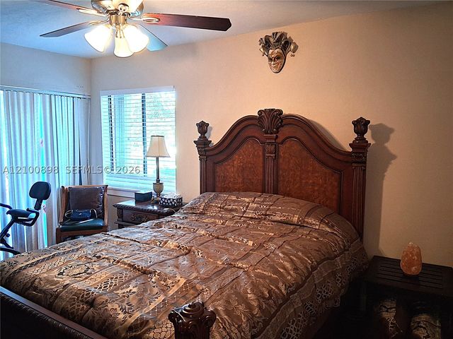 108 Wimbledon Lake Dr, Plantation, FL 33324