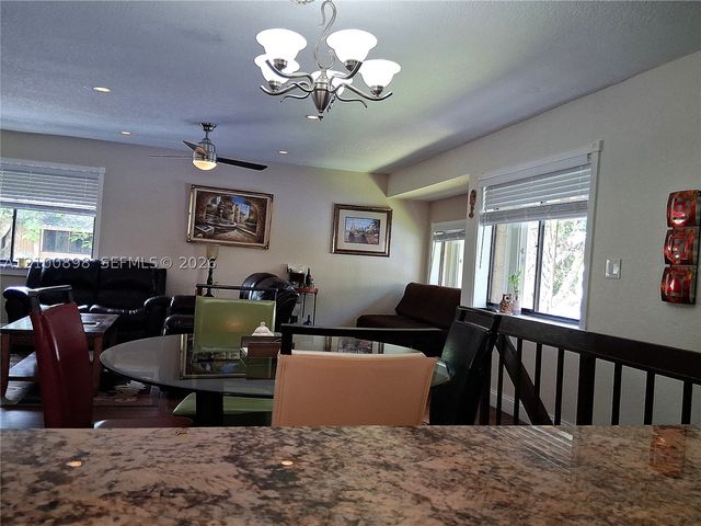 108 Wimbledon Lake Dr, Plantation, FL 33324