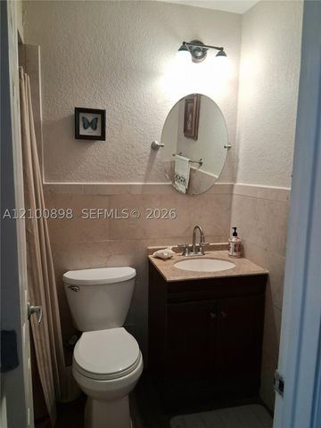 108 Wimbledon Lake Dr, Plantation, FL 33324