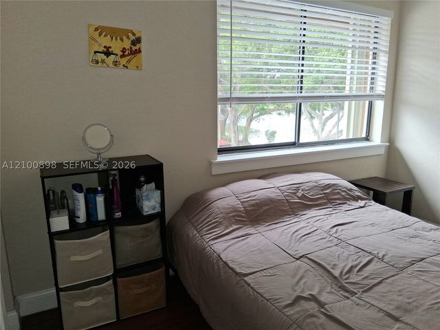 108 Wimbledon Lake Dr, Plantation, FL 33324