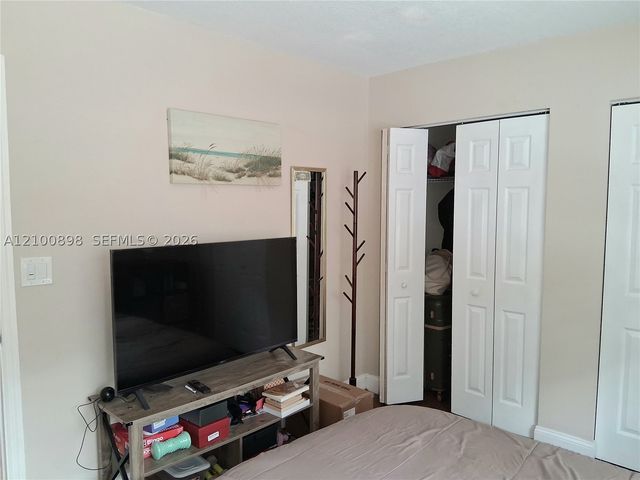 108 Wimbledon Lake Dr, Plantation, FL 33324