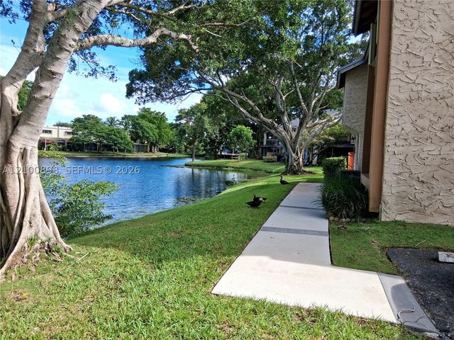 108 Wimbledon Lake Dr, Plantation, FL 33324