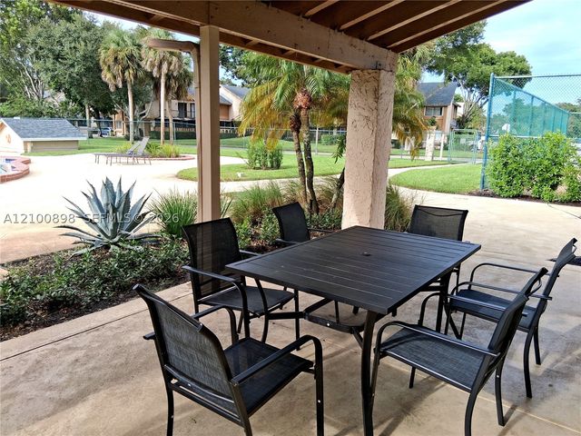 108 Wimbledon Lake Dr, Plantation, FL 33324