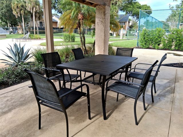 108 Wimbledon Lake Dr, Plantation, FL 33324