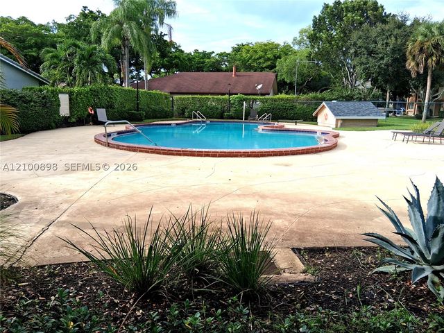 108 Wimbledon Lake Dr, Plantation, FL 33324