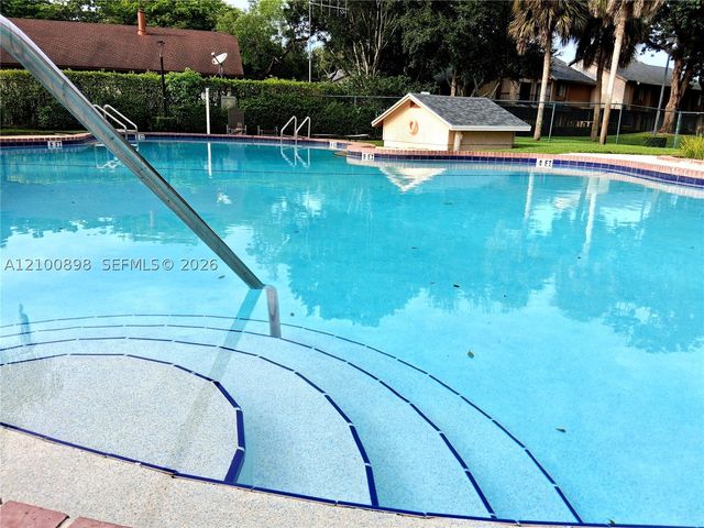 108 Wimbledon Lake Dr, Plantation, FL 33324