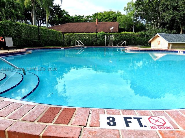 108 Wimbledon Lake Dr, Plantation, FL 33324