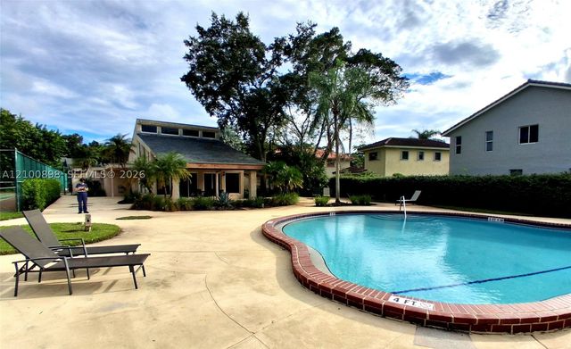 108 Wimbledon Lake Dr, Plantation, FL 33324