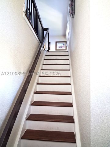108 Wimbledon Lake Dr, Plantation, FL 33324