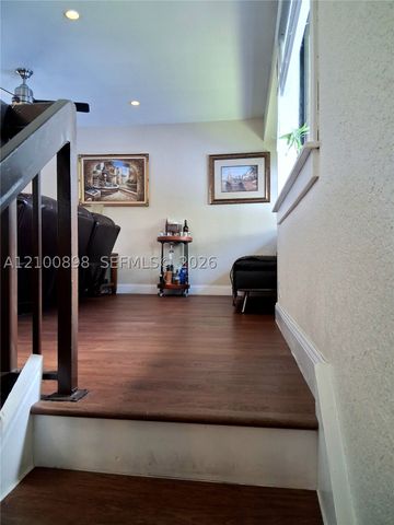 108 Wimbledon Lake Dr, Plantation, FL 33324