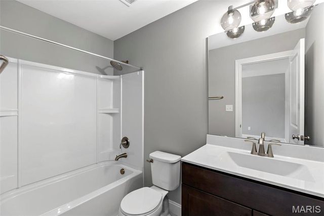 2 Pin Oak at Harvest Estates, O'fallon, MO 63385