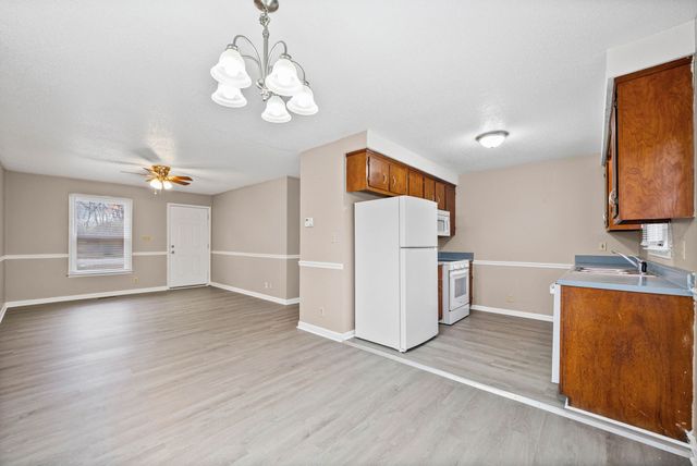 915 Cal Ct, Clarksville, TN 37042