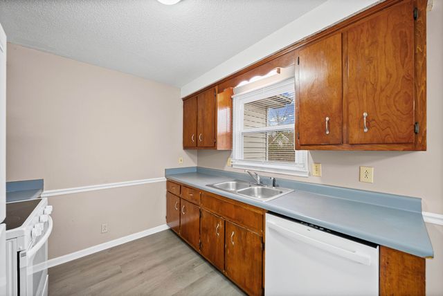 915 Cal Ct, Clarksville, TN 37042