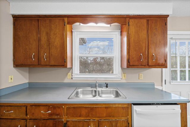 915 Cal Ct, Clarksville, TN 37042