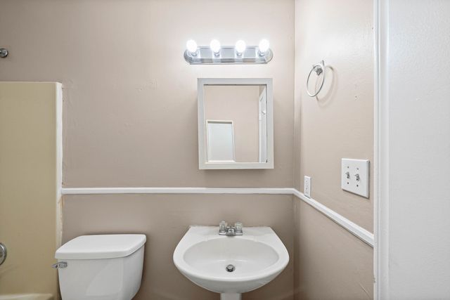 915 Cal Ct, Clarksville, TN 37042