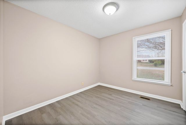 915 Cal Ct, Clarksville, TN 37042