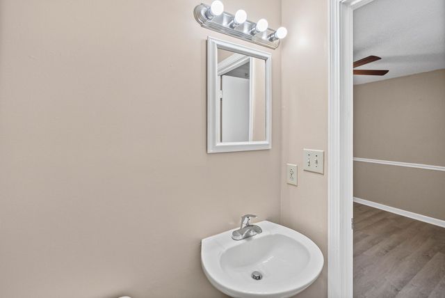 915 Cal Ct, Clarksville, TN 37042