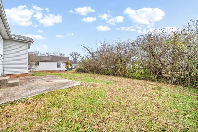 915 Cal Ct, Clarksville, TN 37042