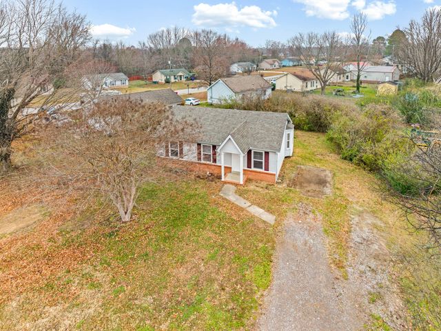 915 Cal Ct, Clarksville, TN 37042