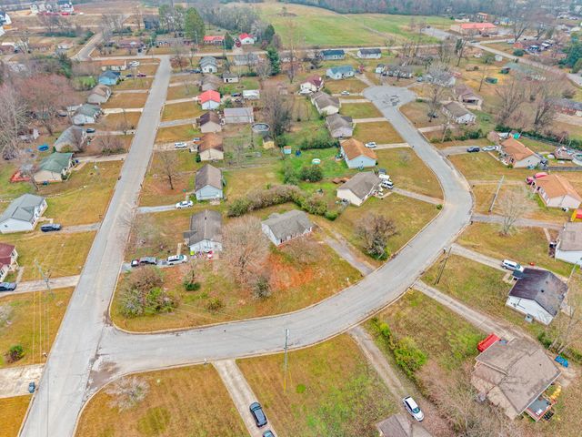 915 Cal Ct, Clarksville, TN 37042