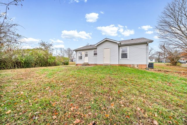 915 Cal Ct, Clarksville, TN 37042