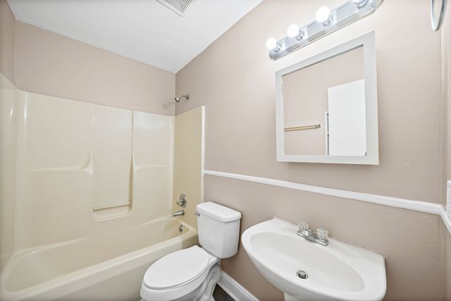 915 Cal Ct, Clarksville, TN 37042