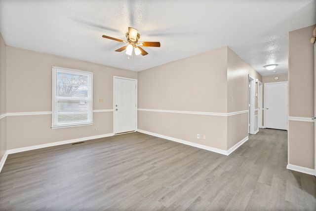 915 Cal Ct, Clarksville, TN 37042