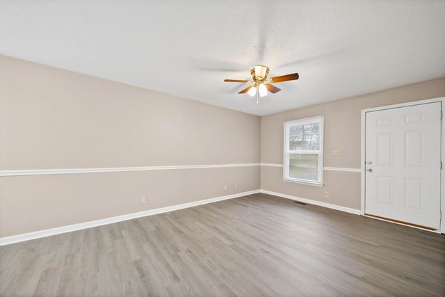 915 Cal Ct, Clarksville, TN 37042