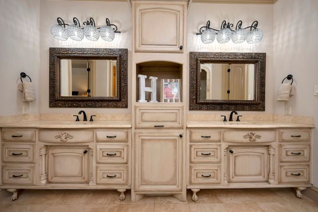 8100 Canyon Oak Drive, North Richland Hills, TX 76182