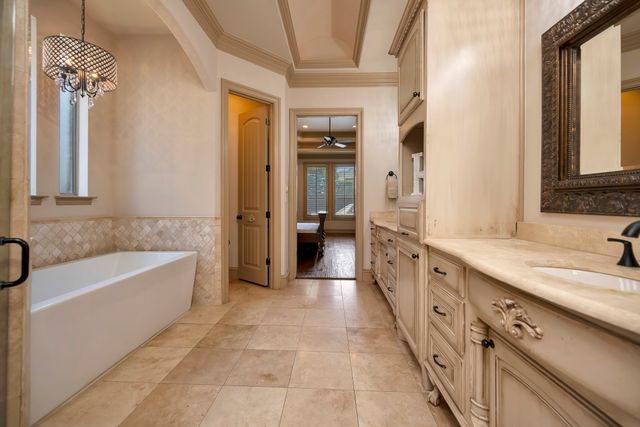 8100 Canyon Oak Drive, North Richland Hills, TX 76182