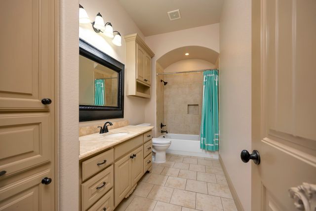 8100 Canyon Oak Drive, North Richland Hills, TX 76182