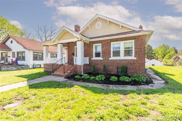 12 Sunset Court, Pasadena Park, MO 63121