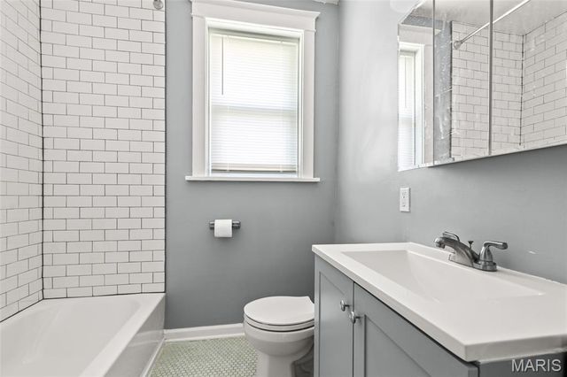 12 Sunset Court, Pasadena Park, MO 63121